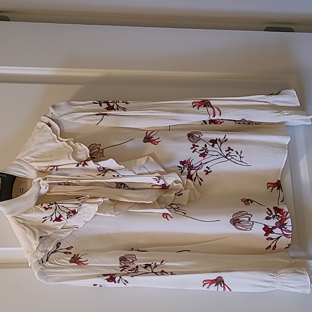 Aritzia Little Moon crepe blouse